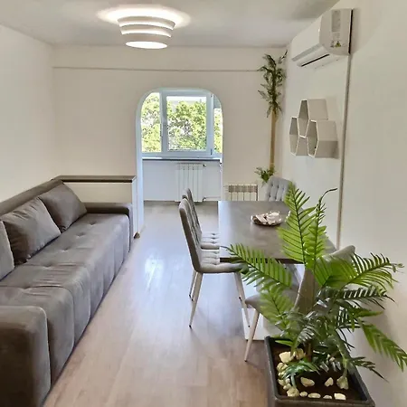 Nubia Modern Apartment Craiova Exterior photo