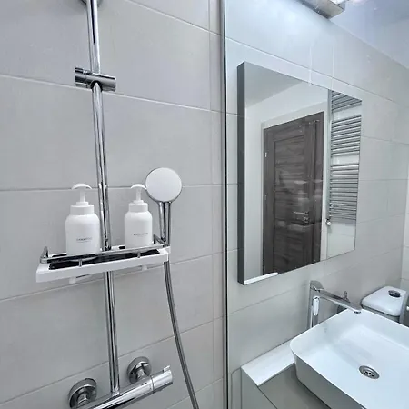 Nubia Modern Apartment Craiova Exterior photo
