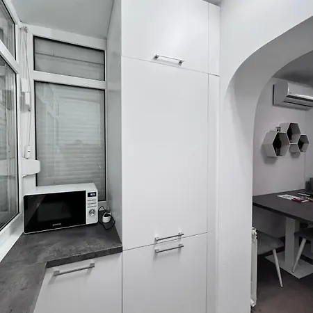 Nubia Modern Apartment Craiova Exterior photo